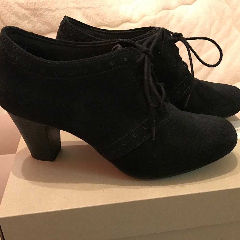Clark’s Suede Vintage Lace-up heel